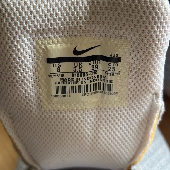 Nike White and Gray Women’s Sneakers Size 8 - Picture 8 of 11